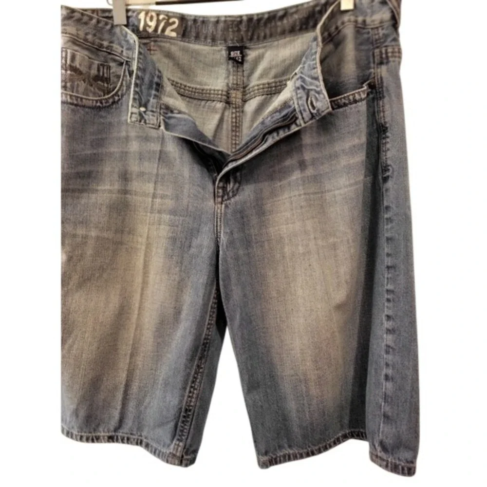 Ecko Unltd Mens Baggy Denim Shorts Light Wash Blue‎ 1972 Graphic Size 42